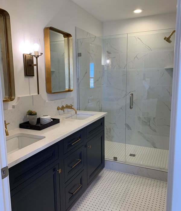 Modern kitchen remodel in Clark County, WA with white cabinets, center island, and pendant lighting